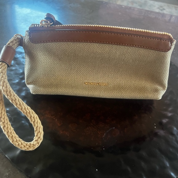 Michael Kors Gold Logo Textured Clutch - Picture 1 of 6
